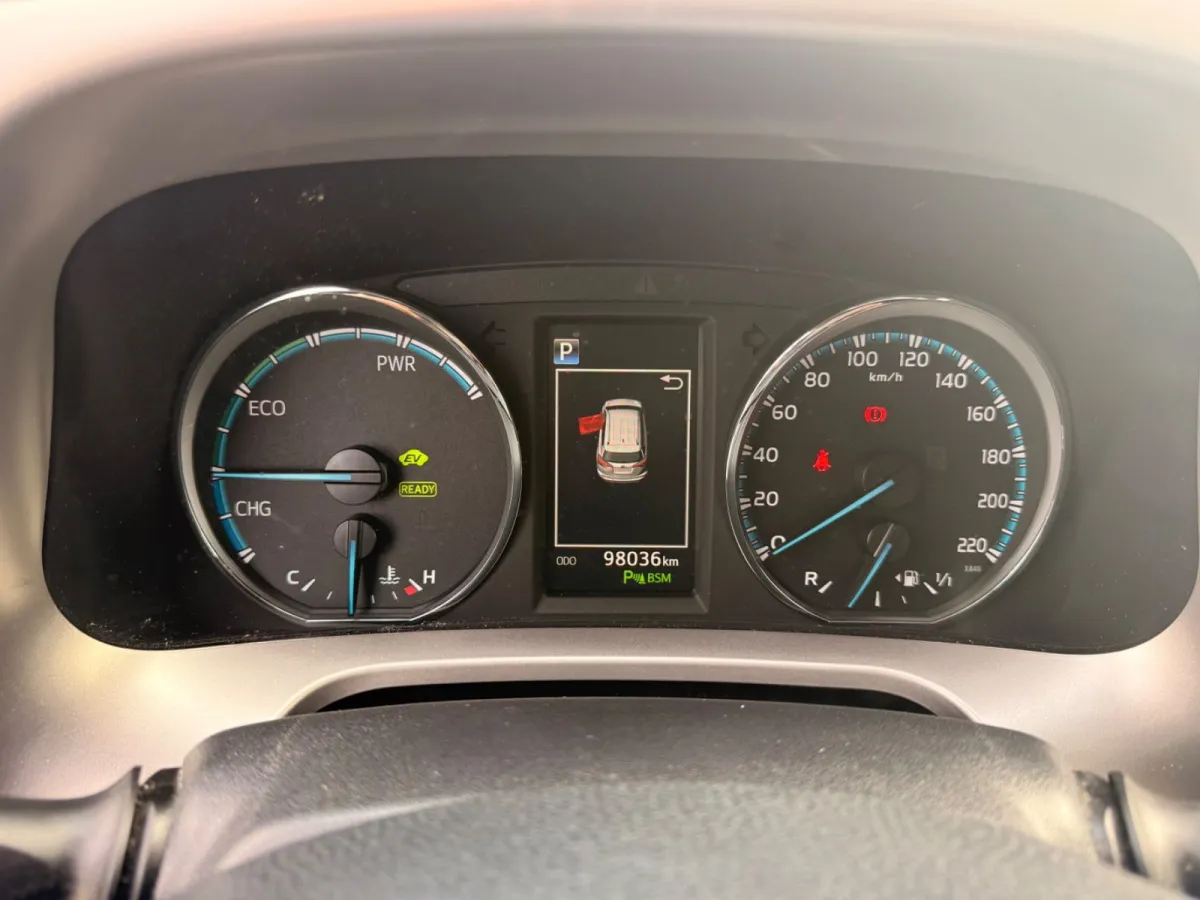 Toyota RAV4 2.5 Hybrid AWD · Executive — фото 10